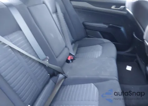 2025 Kia K5 Lxs z USA, uszkodzony, nr VIN KNAG24J72S5273651